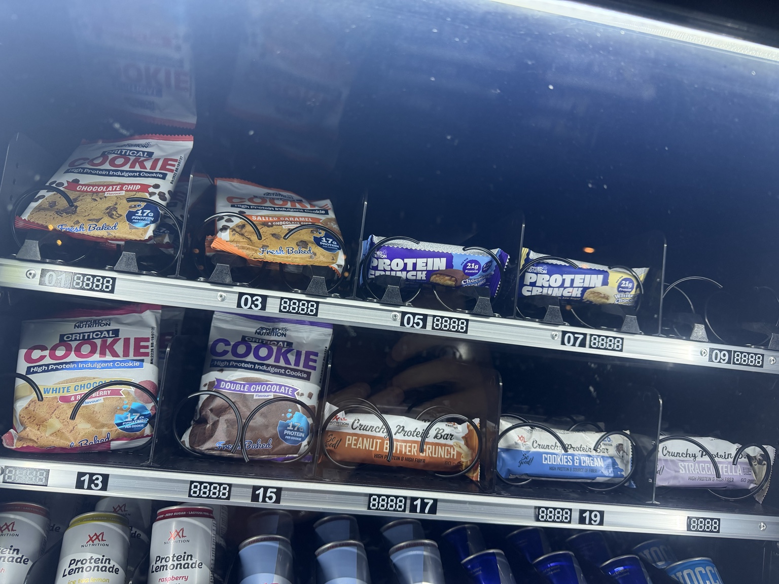 Protein cookies en eiwitrepen van Applied Nutrition en XXL Nutrition in Fuel Point Dirksland